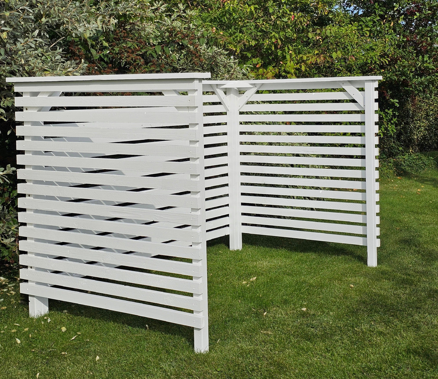 Sopkärlsförvaring (vitmålad) - frakt och montering ingår